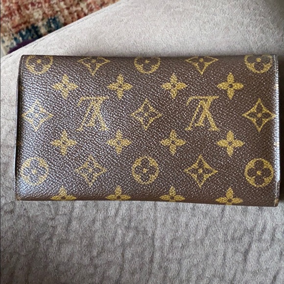 SOLD! Louis Vuitton wallet - Picture 2 of 9